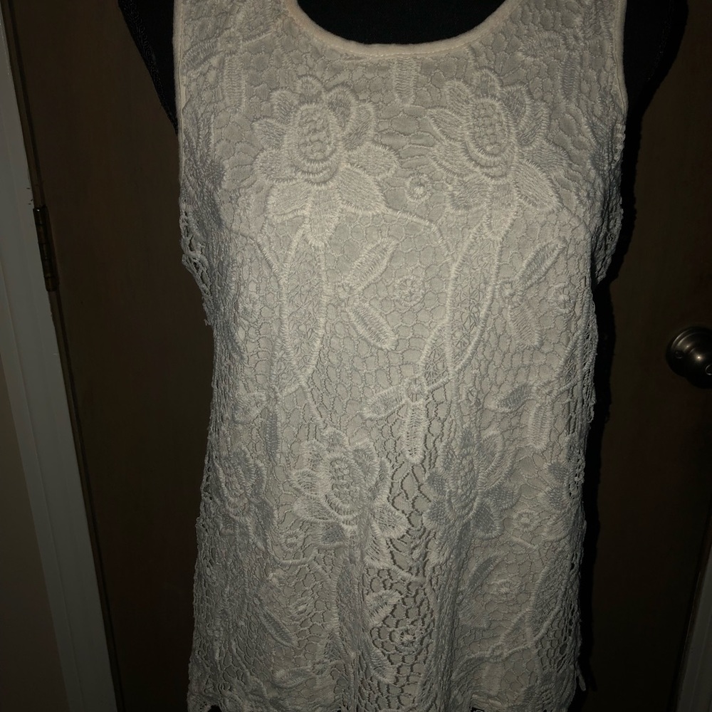 SW New York white lace tank top. Medium